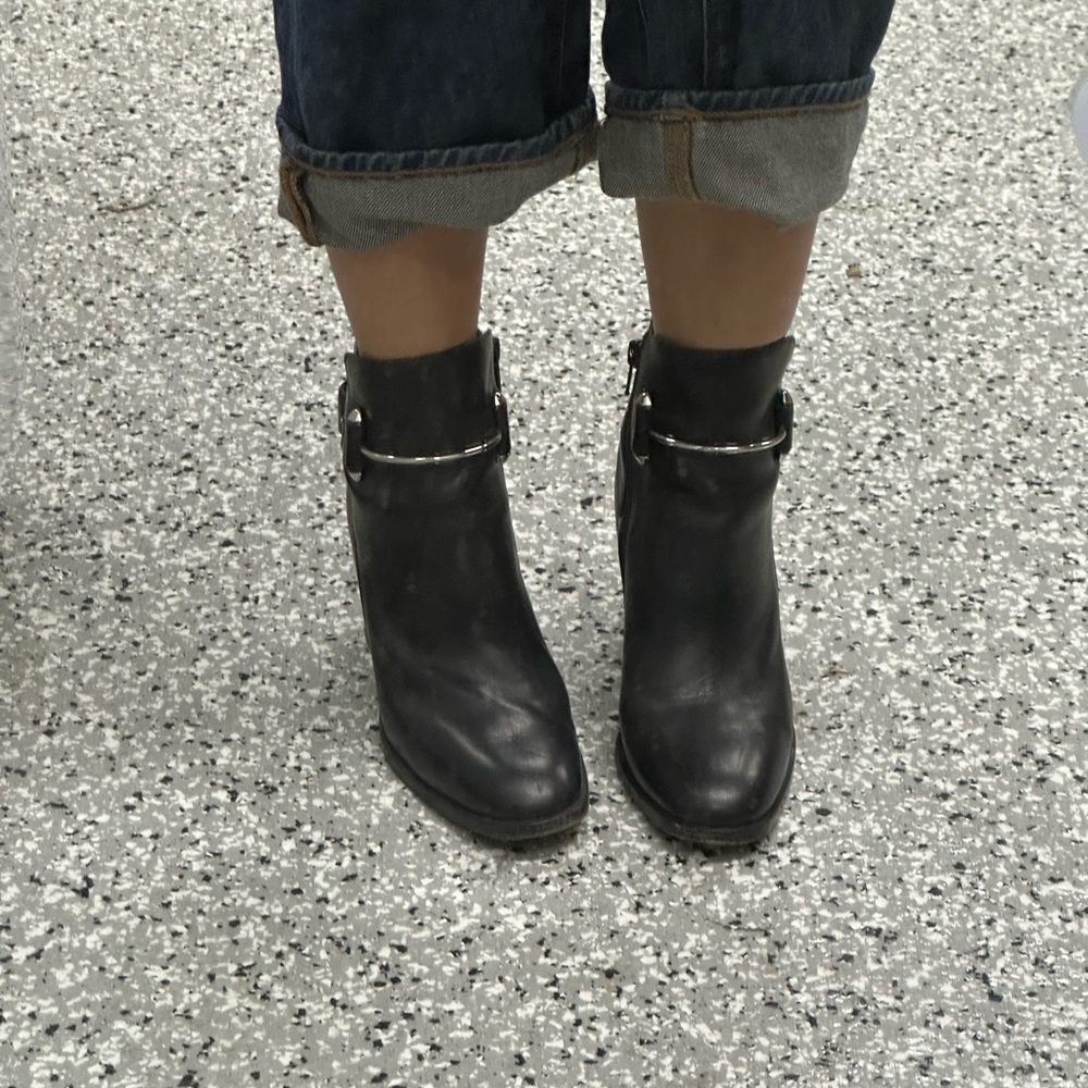 Balenciaga Stylish Black Ankle Boots for Women 38 - Picture 6 of 11